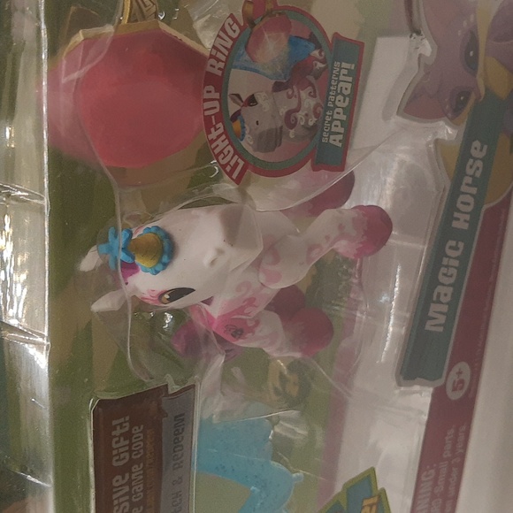 Animal Jam Best Dressed Magic Horse with Light-up Ring Collectible BOX DAMAGE - Picture 11 of 13